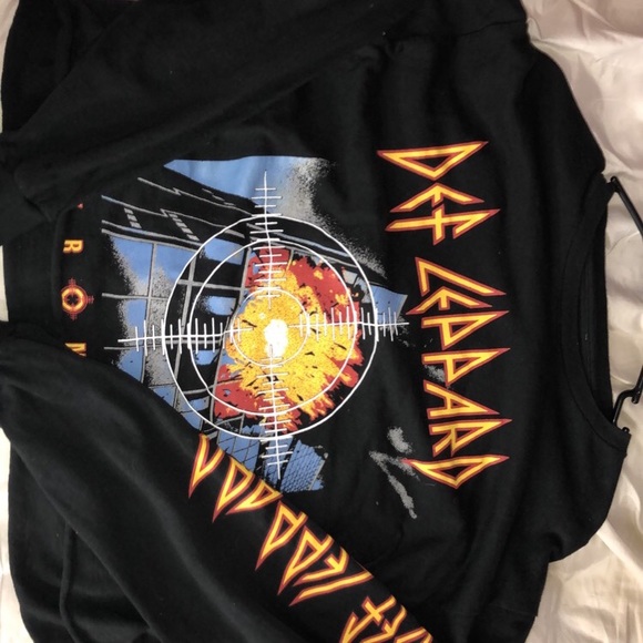 long sleeve def leopard crop top - Picture 1 of 2